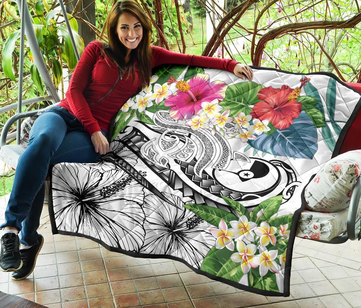 YAP Polynesian Premium Quilt - Summer Plumeria (White)