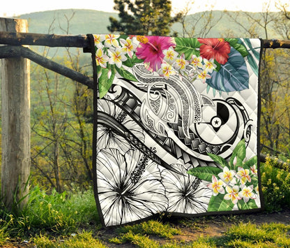 YAP Polynesian Premium Quilt - Summer Plumeria (White)