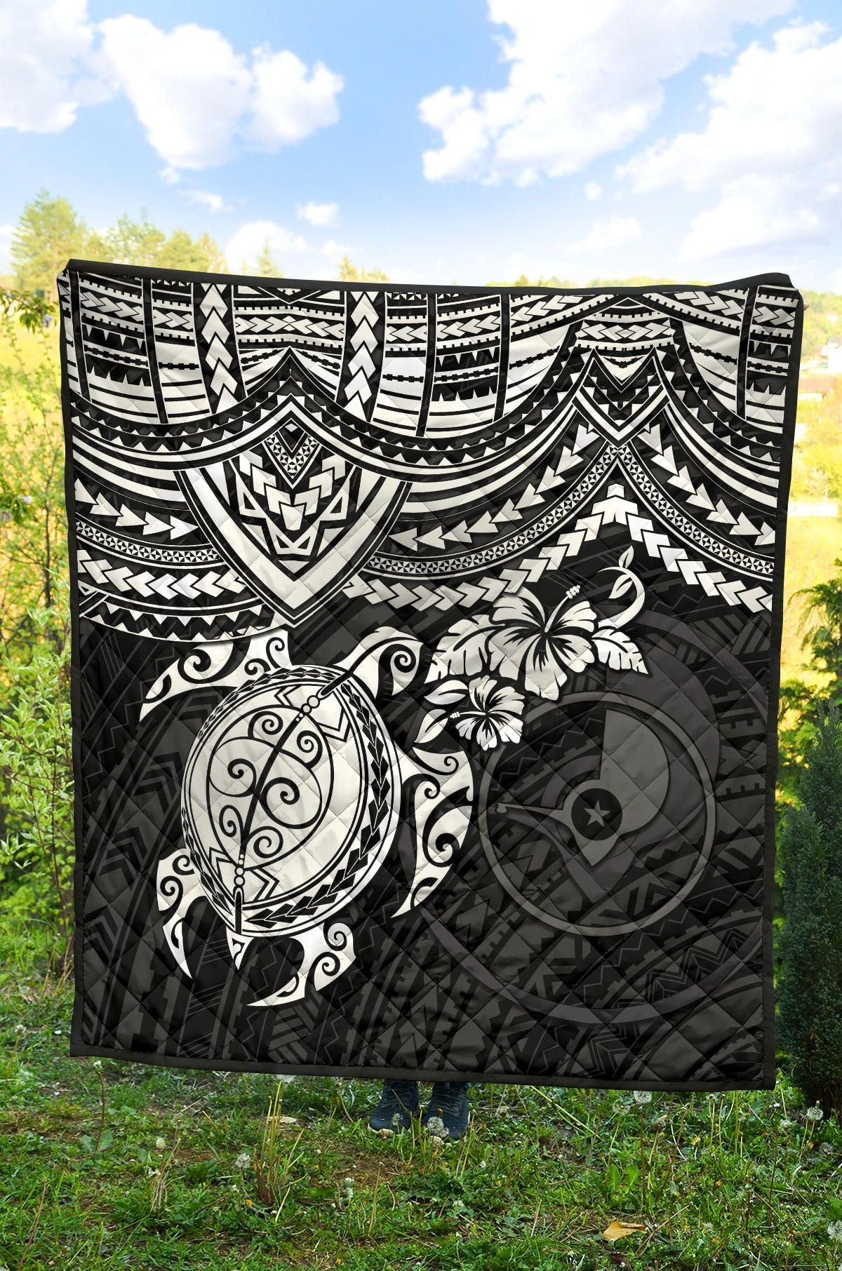 Yap Polynesian Premium Quilt - White Turtle