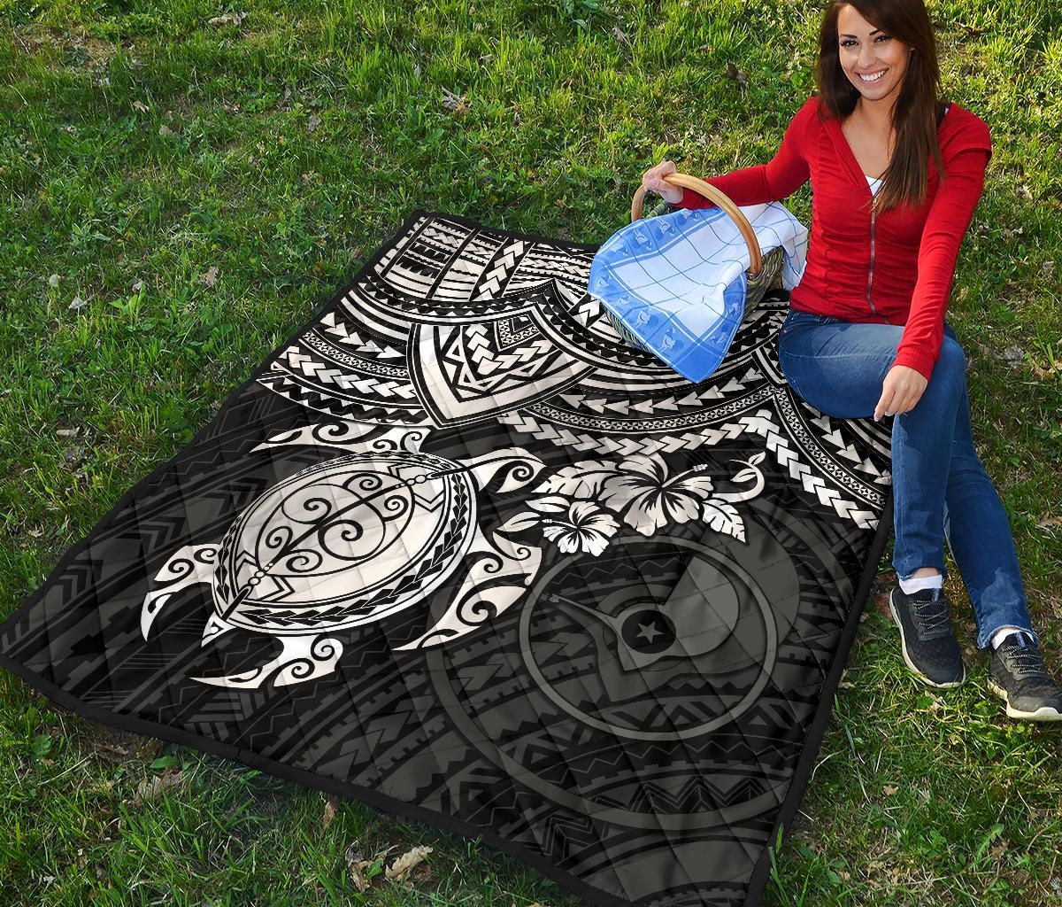 Yap Polynesian Premium Quilt - White Turtle