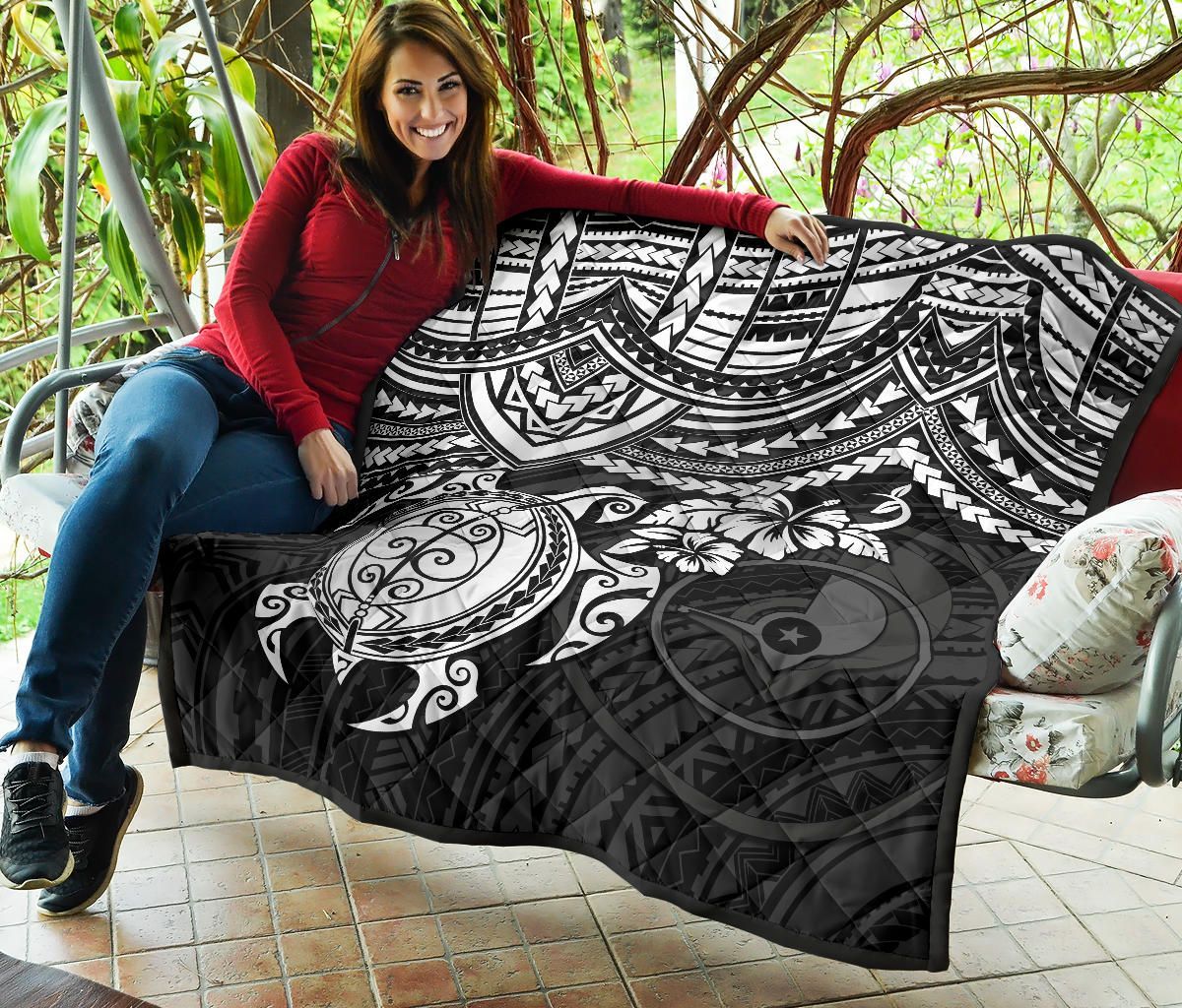 Yap Polynesian Premium Quilt - White Turtle